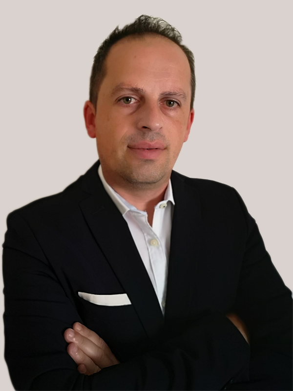 José Ferreira, Associate Director Brasil