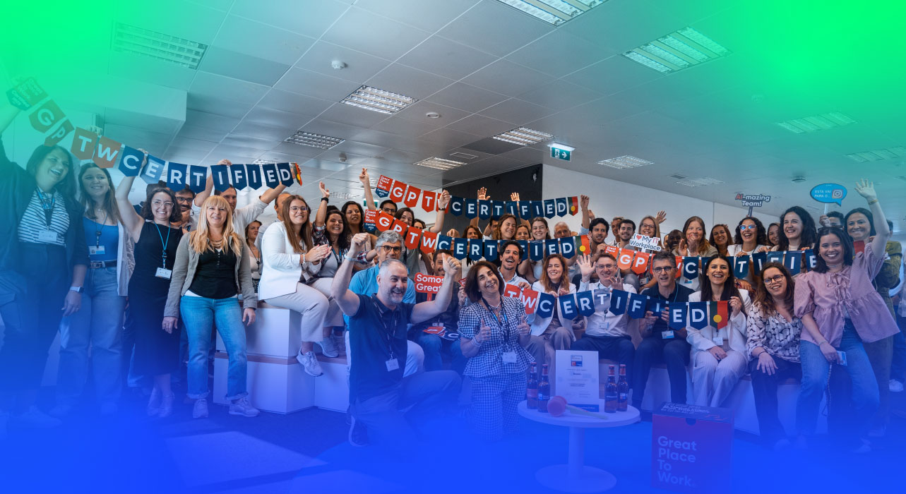 Equipa a celebrar certificação Great Place to Work